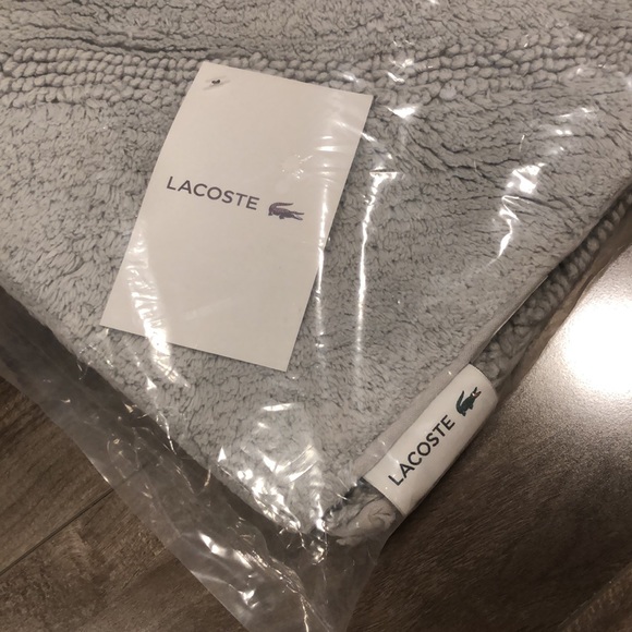 🔥🔥LACOSTE Micro Chip Line Rug (21” x 34-“) - Picture 3 of 6